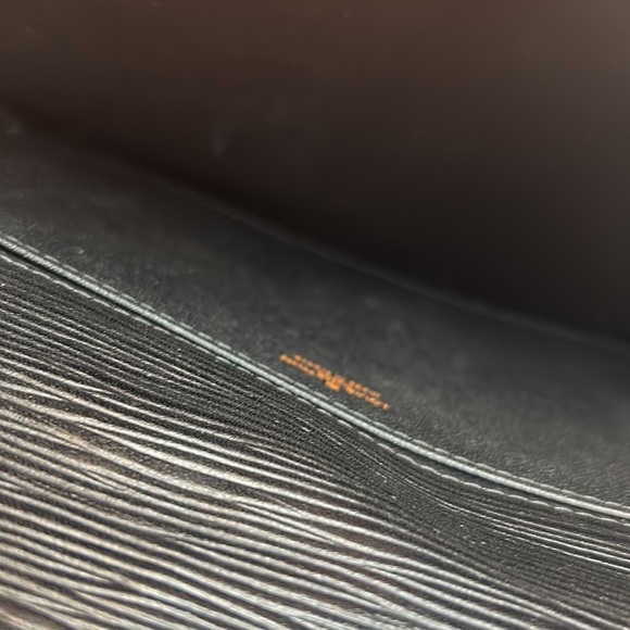 Louis Vuitton, Clutch bag Jena Black Epi - Picture 6 of 17